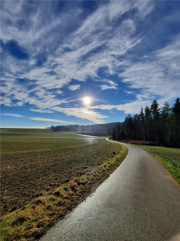 Das Jahr 2021 verabschiedet sich mit Sonnenstrahlen und farbenfroh. Uli Hafner w...