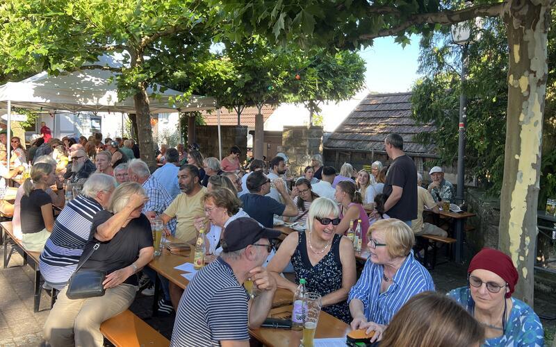 Das Kelterfest wartete mit ein paar Änderungen auf, die gute Stimmung blieb davon aber ungetrübt. GB-Foto: Straub