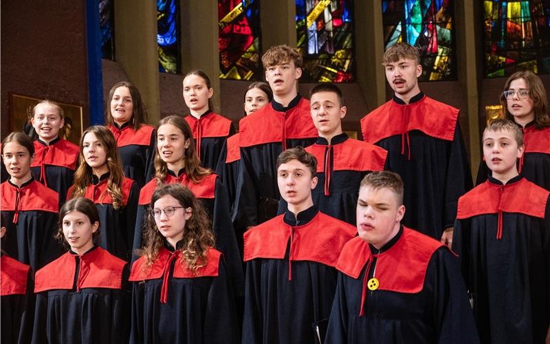 Das Kirchenkonzert der Kinder- und Jugendkantorei aus Frankfurt/Oder in St. Josef in Herrenberg bot die seltene Gelegenheit, herausragend gute jugendliche Stimmen bei der Interpretation geistlicher Werke zu hören. GB-Foto: Schmidt