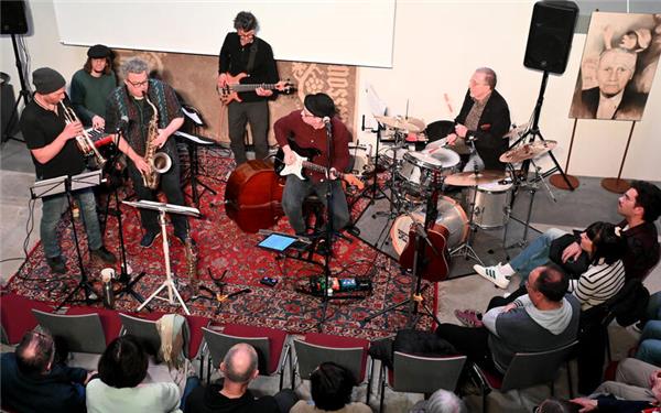Das Konzert mit Clem’n’Groove zieht viele Jazz-Liebhaber in die Spitalkirche. GB-Foto: Holom