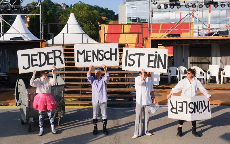 Das LTT bespielt mit dem Theatersommer den Europaplatz. GB-Foto: gb
