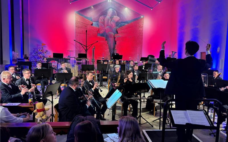 Das Landespolizeiorchester konzertierte zum 100-jährigen Bestehen des Musikvereins Gärtringen. GB-Foto: Holzapfel