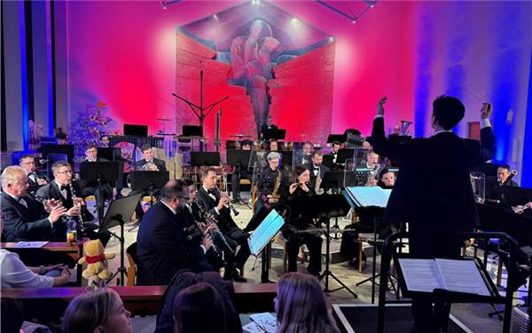 Das Landespolizeiorchester konzertierte zum 100-jährigen Bestehen des Musikvereins Gärtringen. GB-Foto: Holzapfel