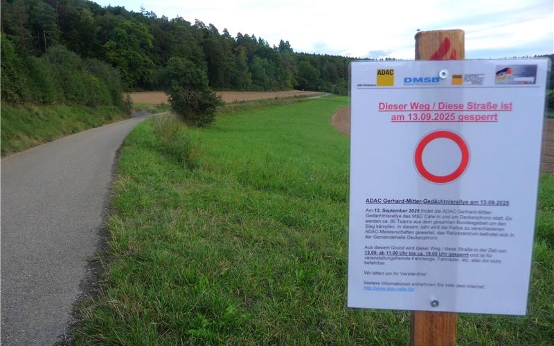 Das Landratsamt Böblingen hat für den Samstag die Sperrung dieses Feldwegs genehmigt und damit die Aidlinger Radwegverbindung zum Gärtringer Freibad gekappt. GB-Foto: Reichert