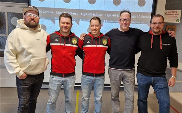 Das Luftpistolen-Team des SV Bondorf mit (von links) Jens Erbele, Marian Lutz, Marc Sautter, Drazen Brekalo und Daniel Kramer kann dem letzten Rundenwettkampf in der Regionsoberliga am 11. Januar in Ehningen zuversichtlich entgegensehen. GB-Foto: Danner