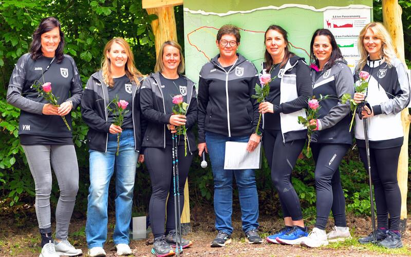 Das Orga-Team der Walking-Gruppe des FV Mönchberg (von links): Vero Mayer, Corinna Mayer, Tanja Barth, Erika Mayer, Leni Brenner, Sabrina Fleck und Daniela Kußmaul. GB-Foto: Peter Gebhardt