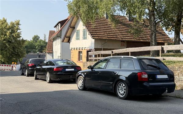 Das Parken in den Wildberger Wohngebieten hat sich zu einem handfesten Problem entwickelt – dem man nun mit einer Stellplatzsatzung begegnen will.  GB-Foto: Priestersbach