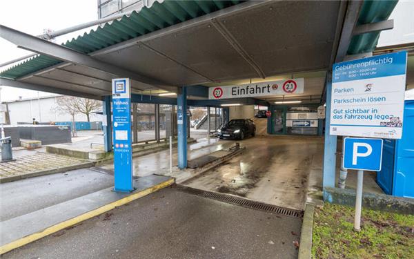 Das Parkhaus am Bahnhof ist wieder komplett geöffnet.GB-Foto Vecsey