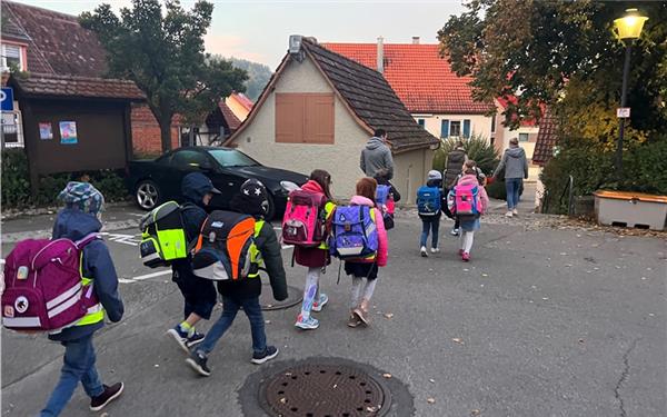 Das Projekt „Bus auf Beinen“ bietet eine sichere und umweltfreundliche Alternative zum Eltern-Taxi.GB-Foto: Landratsamt Böblingen