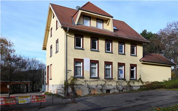 Das Schulgebäude in Mönchberg ist alt, zu klein und nicht mehr zeitgemäß für moderne Lernmethoden. GB-Foto: Holom