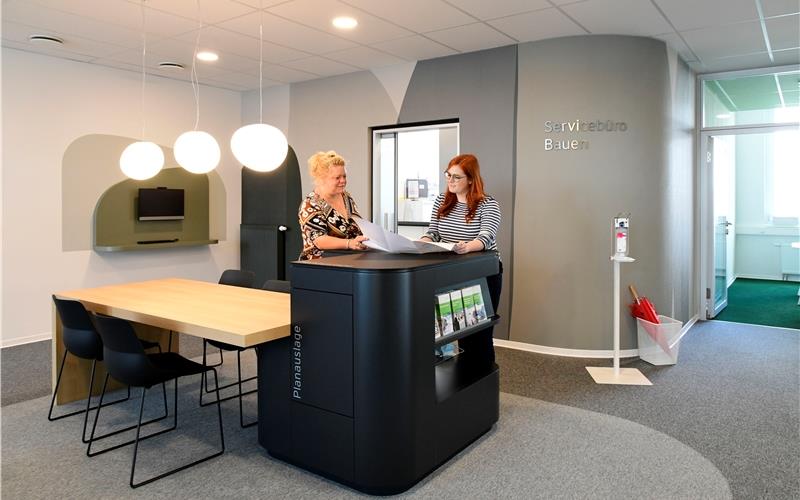 Teamorientiertes Arbeiten Service und Bürgernähe Das Servicebüro Bauen ist das Herzstück im Eingangsbereich