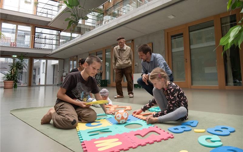 Das Stadtwerk in Herrenberg: Keine Trennung der Generationen – im Atrium treffen sich Jung und Alt GB-Foto: Vecsey