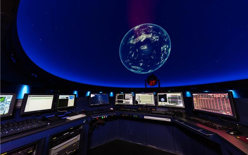 „Gäubote“-Familientour: Planetarium bietet Blick in die faszinierende Welt des Universums Das Stuttgarter Planetarium ist mit modernster Technik ausgestattetGB-Foto: gb