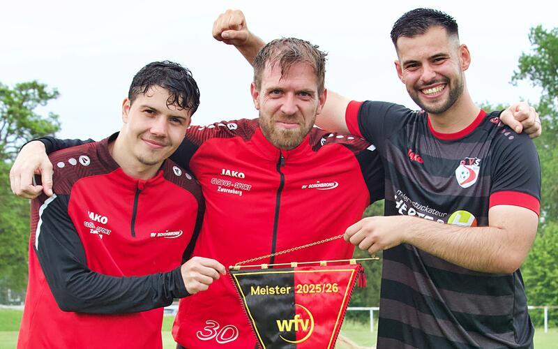 Das Trainertrio Tobias Essig, Marius Bürkle und Jens Schaible. GB-Foto: Schwartz