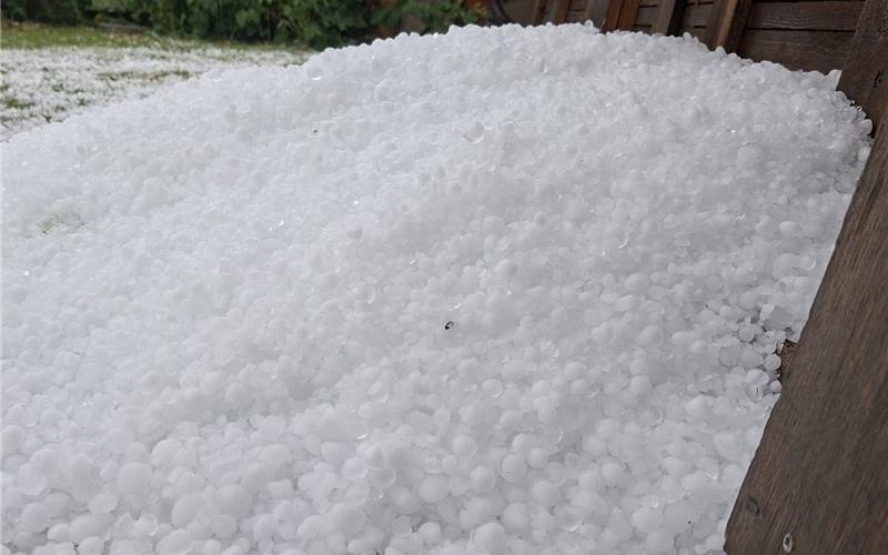 Das Unwetter sorgte für ordentlich Hagel. GB-Foto: Feuerwehr Gärtringen