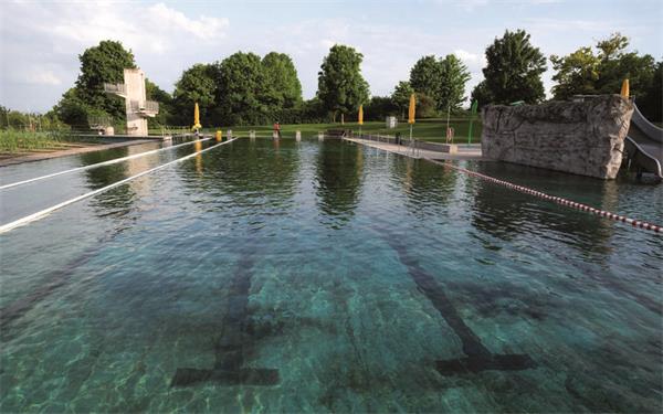 Das Wasser im Freibad wird ab 24 Grad bewusst runtergekühlt. GB-Foto (Archiv): Schmidt