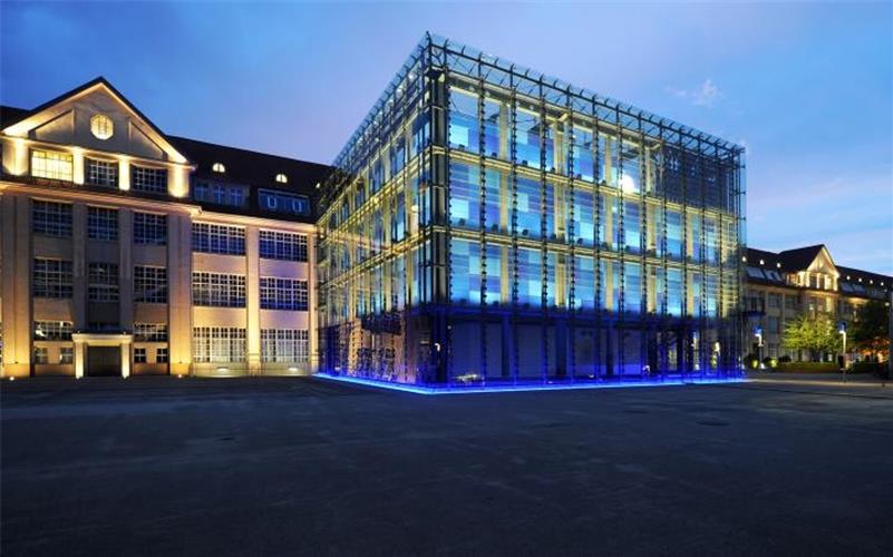 Das Zentrum Kunst und Medien in Karlsruhe ist ein Ort des Lernens, Forschens und der Kunst. GB-Foto: gb