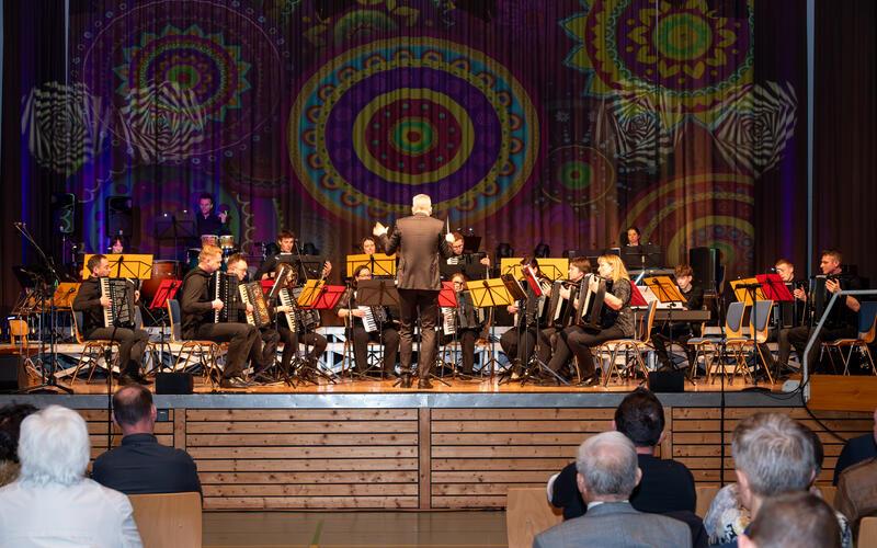 Das Zweite Orchester eröffnete das Konzert in der Schwabenlandhalle. GB-Foto: Nüssle