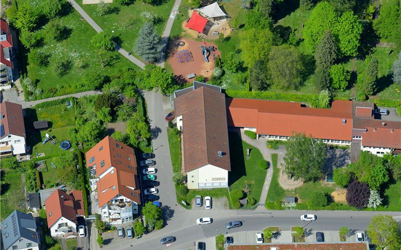 Das evangelische Gemeindehaus in der Erhardtstraße kann von den verschiedenen Gruppen nun doch noch für einige Monate genutzt werden, bevor die Sanierung beginnt. Der genaue Zeitpunkt ist weiterhin unklar. GB-Foto (Archiv): Holom