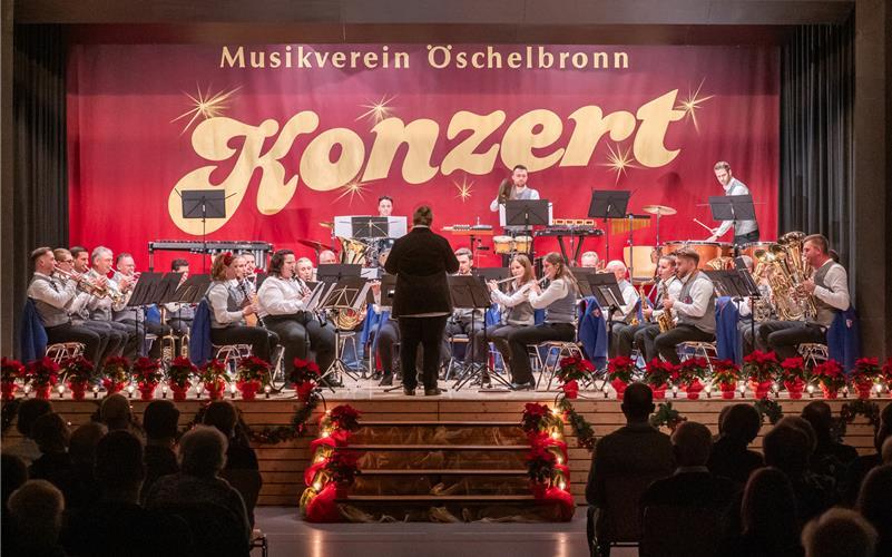 Das große Blasorchester spielte unter der Leitung von Birgit Wohlhüter. GB-Foto: Vecsey