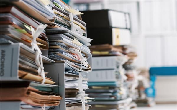 Das kommunale Regelungsbefreiungsgesetz soll beim Bürokratieabbau unterstützen.GB-Foto: StockPhotoPro - stock.adobe.com