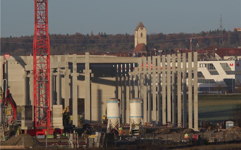 Das neue Eisenmann-Werk im Industriegebiet Riedbrunnen ist schon weit in die Höhe gewachsen. GB-Foto: Bäuerle