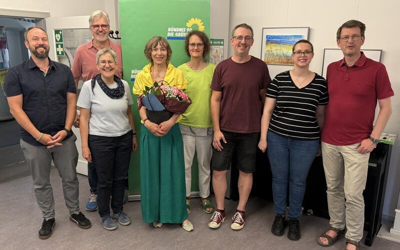 Das neue Vorstandsteam der Grünen (von links): Steffen Bach, Jürgen Scheef, Eva Lang, die scheidende Co-Vorstandssprecherin Maya Wulz, Heike Bartholomae, Clemens Niederberger, Maria Weis und René Goosmann.GB-Foto: Holzapfel