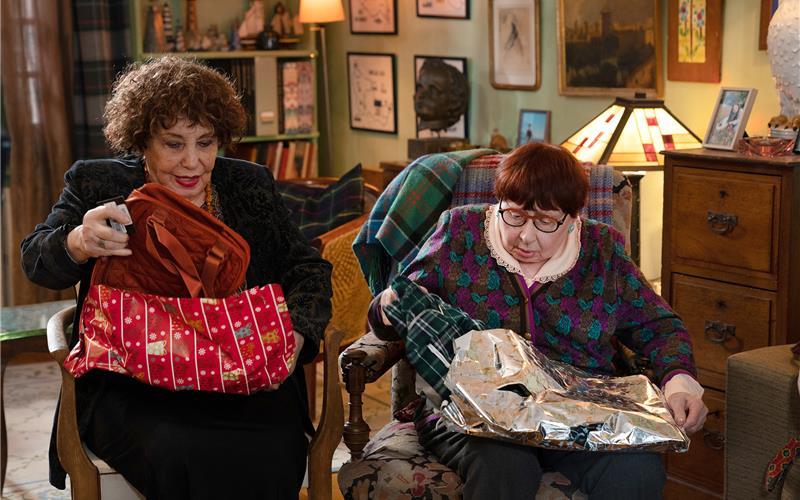 „Das perfekte Geschenk“: Der Konsumzwang wird hinterfragt. GB-Foto: Neue Visionen