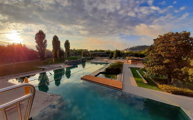 Das tägliche Reinigungsfenster von 8 bis 10 Uhr sowie die beiden zur Regeneration und Reinigung vorgesehenen Vormittage montags und freitags werden im Naturfreibad beibehalten. GB-Foto: gb