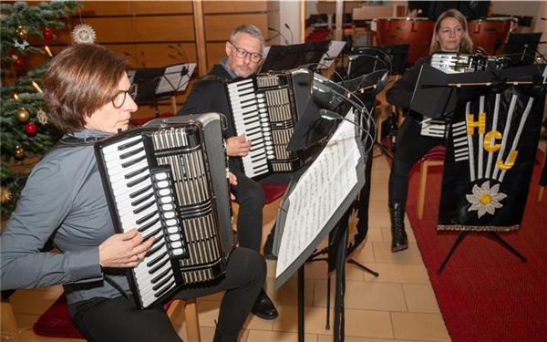 Das traditionelle Dreikönigskonzert des Harmonika-Clubs darf in Jettingen nicht fehlen. GB-Foto: Schmidt