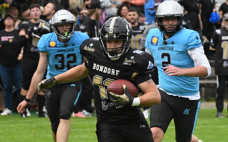 Das war eine der Sternstunden von Oliver Fritsch im Trikot der Bondorf Bulls: Im August 2025 gelangen ihm im Duell gegen die Kornwestheim Cougars gleich drei Touchdowns. GB-Foto: Schittenhelm