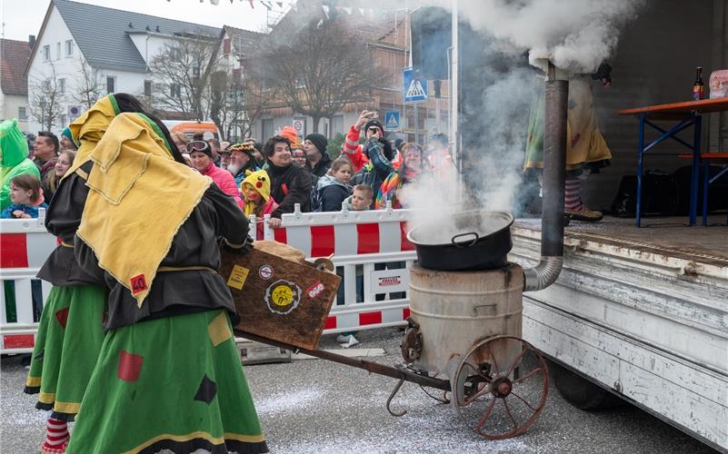 Narrenmekka Deckenpfronn: Bilder vom Fasnetsumzug