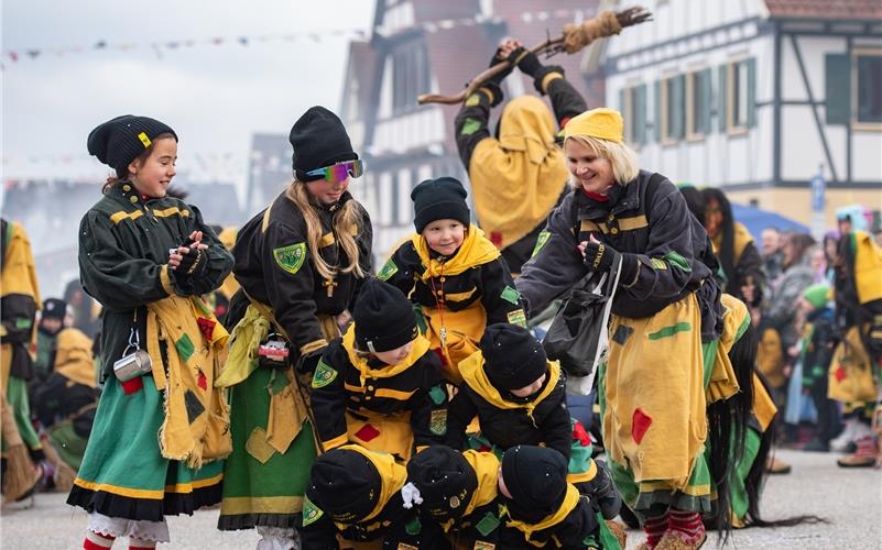 Narrenmekka Deckenpfronn: Bilder vom Fasnetsumzug