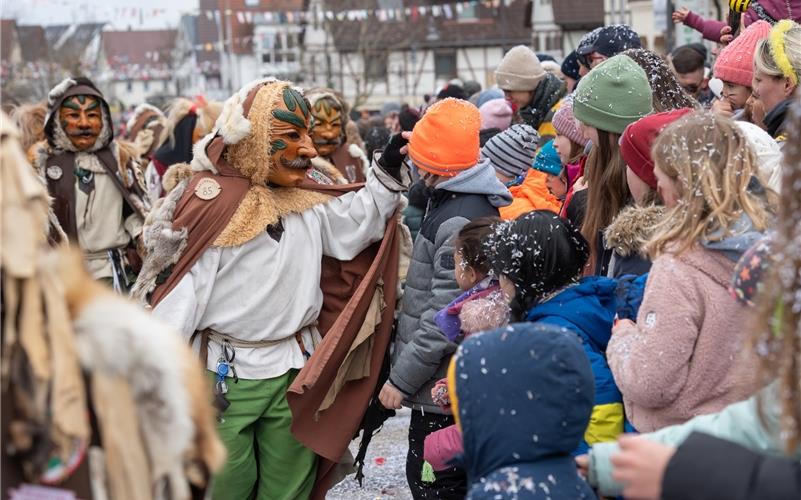 Narrenmekka Deckenpfronn: Bilder vom Fasnetsumzug