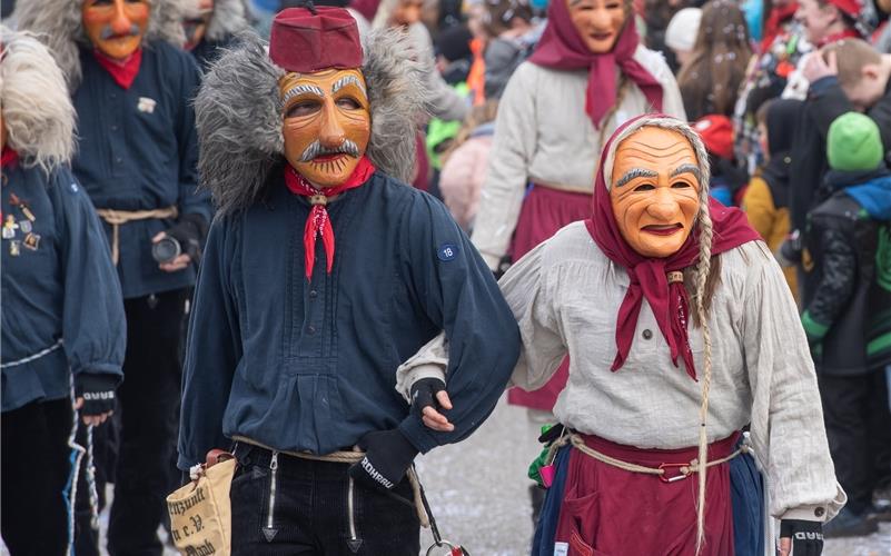 Narrenmekka Deckenpfronn: Bilder vom Fasnetsumzug