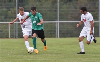 Deckenpfronn, Sportplatz, Fußball, WFV-Pokal, SV Deckenpfronn (grün) - VfB Bösingen (weiß),  Daniel Supper (grünes Trikot), GB-Foto: Vecsey