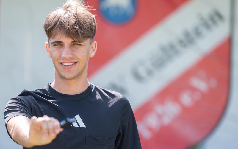 Defensiv agieren: Als Schiedsrichter zählt Benjamin Buck nicht zu den Lautsprechern auf dem Platz. GB-Foto: Vecsey