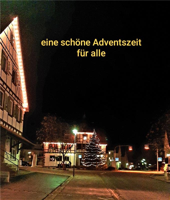 Den  Deckenpfronner Markplatz in weihnachtlichem Lichterglanz hat Doris Süsser e...