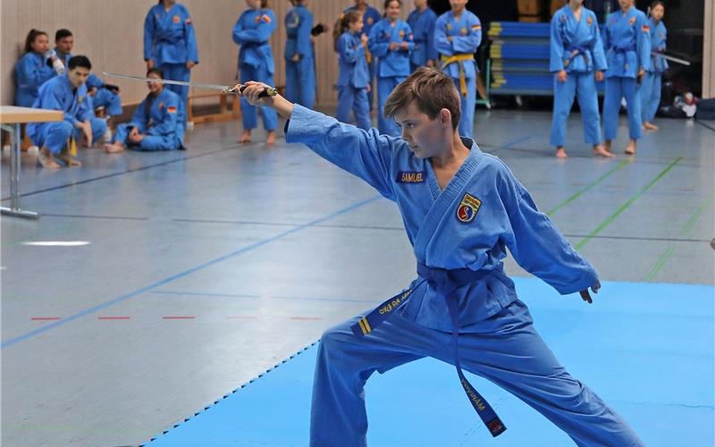 Samuel Leipner hofft auf eine Medaille Der 13-jährige Samuel Leipner aus Gültlingen, der in der Disziplin „Schwertform“ startet, bereitet sich derzeit auf die Vovinam-Europameisterschaft vor GB-Foto: Priestersbach