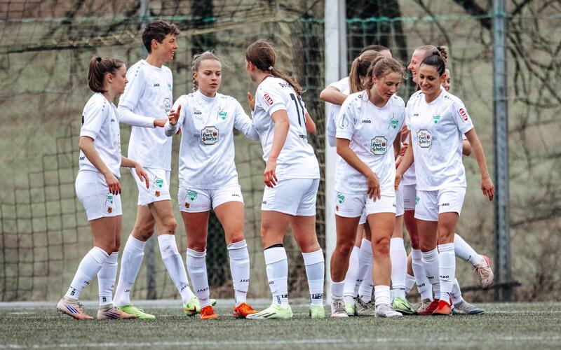Der 5:0-Erfolg sorgte für durchgehend strahlende Gesichter beim VfL Herrenberg. GB-Foto: Eibner/Ziga
