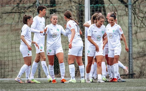 Der 5:0-Erfolg sorgte für durchgehend strahlende Gesichter beim VfL Herrenberg. GB-Foto: Eibner/Ziga