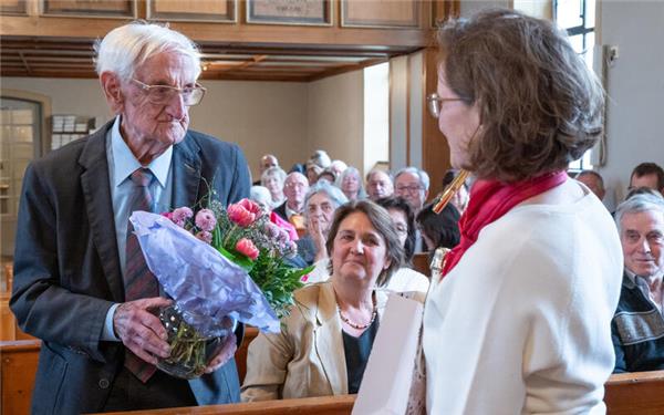Der 90-jährige Posaunenchorgründer Günter Reutter ließ sich den Jubiläumsauftritt ebenfalls nicht entgehen. GB-Foto: Vecsey