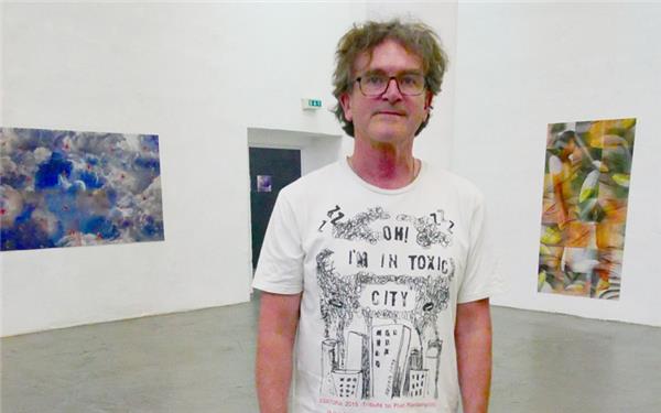 Der Ammerbucher Performance-Künstler Andreas Hoffmann hat in der Galerie Peripherie im Sudhaus Tübingen eine Ausstellung eröffnet. GB-Foto: Morawitzky