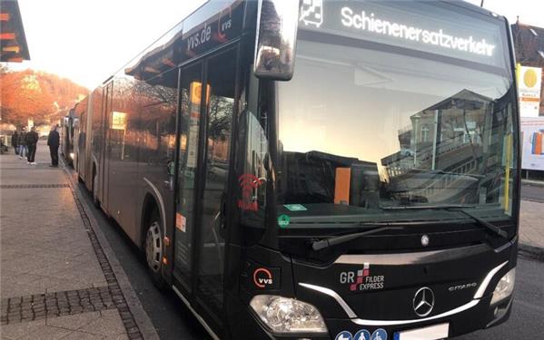 Der Anstieg der Dieselkosten macht auch den Busunternehmen zu schaffen. Diese sollen nun Unterstützung erfahren. GB-Foto (Symbolbild/Archiv): gb