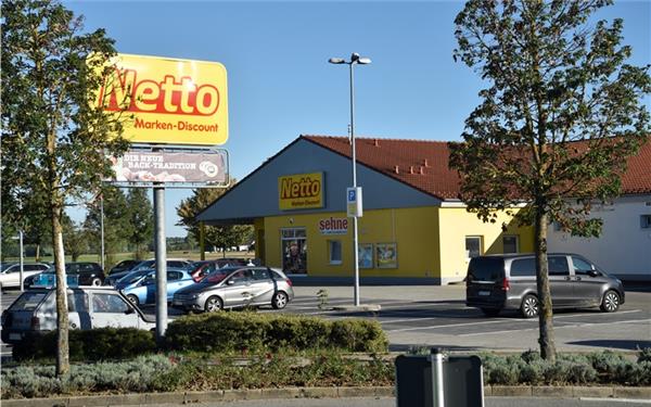 Der Betreiber will den Netto-Markt am östlichen Hildrizhausener Ortsrand modernisieren und vergrößern. GB-Foto: Reichert