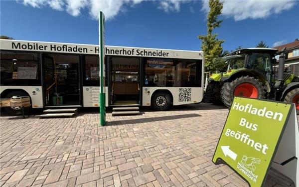 Der Busanhänger umfasst eine Fläche von 25 Quadratmetern. GB-Fotos: gb