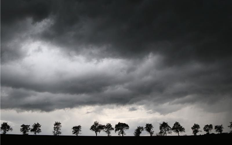 Warnung vor womöglich schwerem Gewitter heute Der Deutsche Wetterdienst warnt vorab vor möglichem Unwetter in der Nacht auf Mittwoch im Kreis Böblingen. GB-Foto (Symbolbild/Archiv): Bäuerle