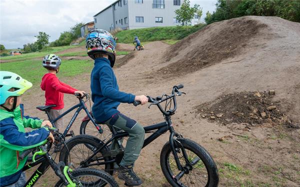 Der Dirtpark gehört zu den neuen möglichen Aktivitäten im Ort. GB-Foto (Archiv): Vecsey