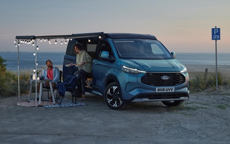 Offroad-Cancen für die Camping-Fans Der Ford Transit Nugget Active PHEV: Mit diesem Camper lässt sich auch in Null-EmissionsUmweltzonen übernachten. GB-Fotos