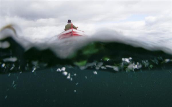 Der Fotograf Xacobe Meléndrez Fassbender zeigt im Reustener Steinbruch Werke aus seinen Fotoserien – eine Premiere für den Künstler in Deutschland.GB-Fotos: Xacobe Meléndrez Fassbender